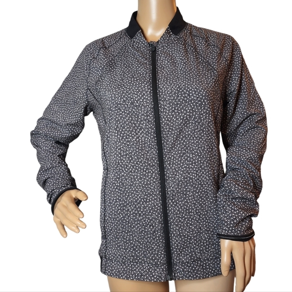 Lululemon Hit It Jacket In Frozen Fizz White Black / Black‎ Size 6 Like New